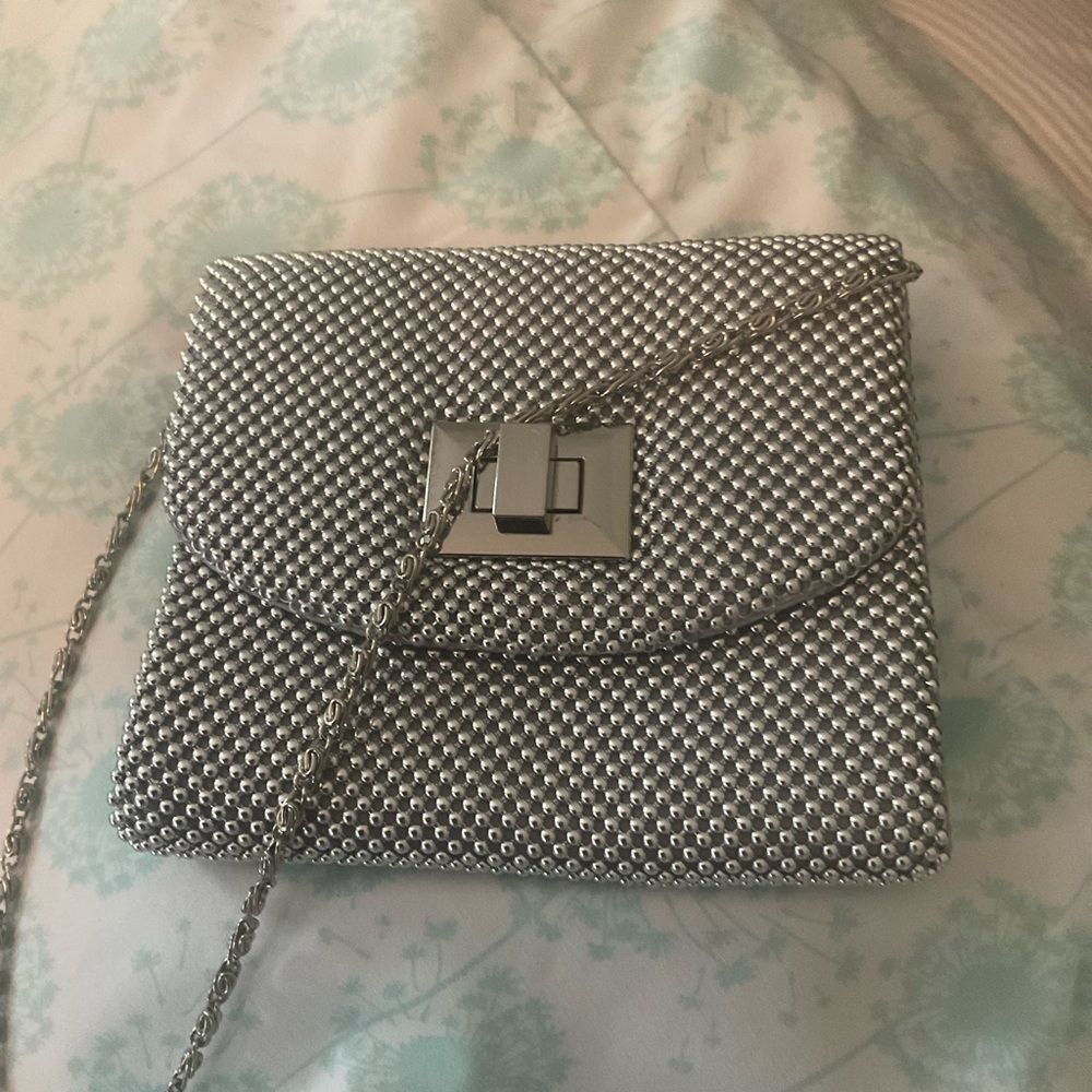 Elegant *La Regale* Silver Bead Chain Crossbody Bag Satin Lining - Picture 8 of 10